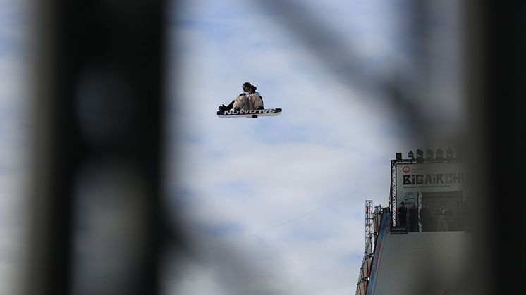 Sven Thorgren under världscuppremiären i Chur, Schweiz. Foto: Buchholz/FIS Snowboard. 