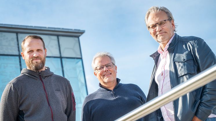 Björn Backe, verksamhetsledare vid Centrum för distansöverbryggande teknik CDT vid Luleå tekniska universitet, Jaap van de Beek, professor i signalbehandling och Michael Nilsson, projektledare vid CDT, samtliga vid Luleå tekniska universitet.