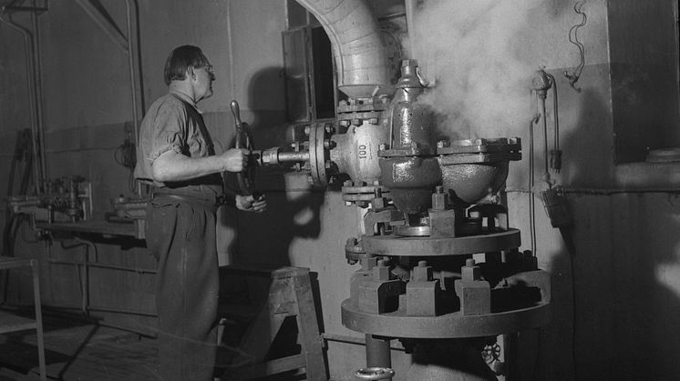 Metal worker during the 1950s. Stock photography: ALVIN.