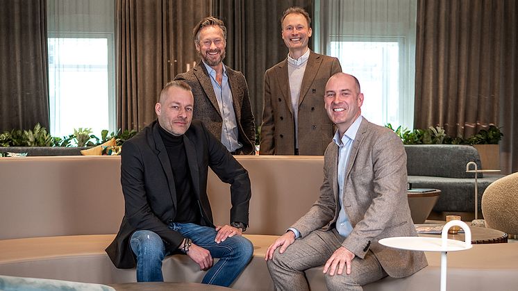 Delar av ledningsteamet från Nexer och Telescope. Sittande fv Patrick Hiller, VD Telescope, och Stefan Johnston, CFO Nexer. Stående fv Lars Kry, VD Nexer, och Peter Emgård, COO Telescope.