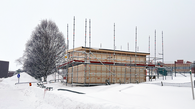 Bygget av det nya ventilhuset utanför Strömbackaskolan i Piteå