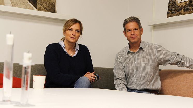 På lördag reser Lise-Lotte Nilsson och Fredrik Frisk mot Kina för att börja byggandet av en dubbel examen.