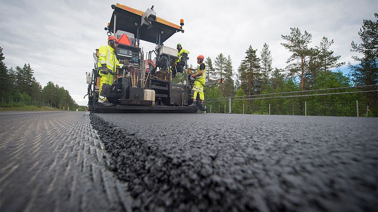 Svevia lägger 1 200 ton klimatsmart asfalt i Håbo