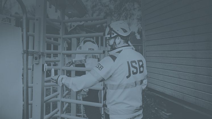 För JSB är det självklart att verka aktivt för en sund byggbransch där alla konkurrerar på samma villkor. Nu tar JSB ännu ett steg i kampen för en sund bransch – utbildningen Sund konkurrens och schyssta villkor.   Bild: ID06