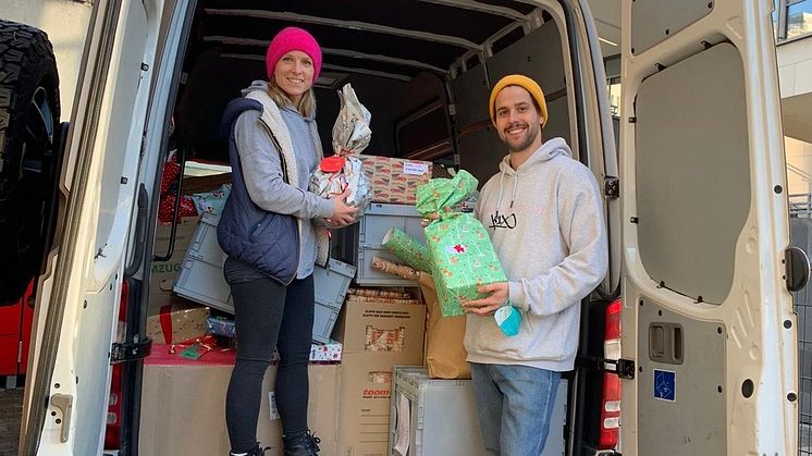 Elisa Dudda und Christian Vera leiten die große Weihnachtspäckchenaktion 2021.