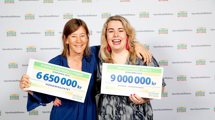 Silvia Ernhagen, vd, och Malin Flemström, programansvarig, på PostkodLotteriets förmånstagarfest den 13 mars 2019. Foto: Svenska Postkodlotteriet