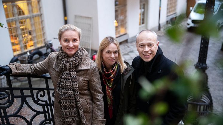 Karin Linge Nordh, Anders Sjöqvist och Sara Lindegren redo för att etablera Strawberry Publishing på den svenska marknaden.