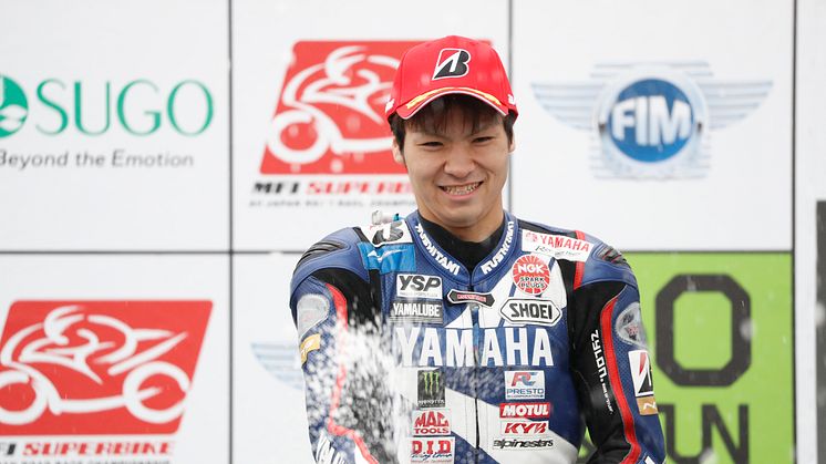 ウエットコンディションの中、今季初の表彰台となる2位を獲得した#5 野左根航汰＆YZF-R1