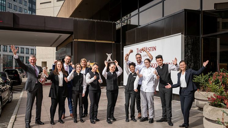 Das Team des The Westin Leipzig freut sich über die Erstplatzierung des IHK Bildungspreis „edward 2023“ - Foto: Eric Kemnitz