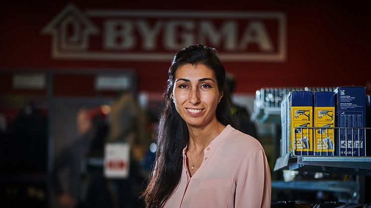 ”Vi ønsker at ruste vores kunder bedst muligt til de nye BR18 klimakrav” siger Bygmas Klima- og bæredygtighedschef Elnaz Ehsani. 