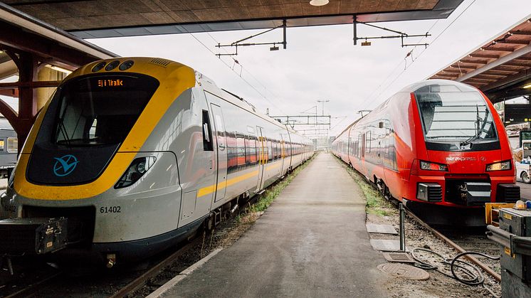 Västtrafiks regiontåg och MTR Express sida vid sida på Göteborgs central. (Foto: Pao Duell)