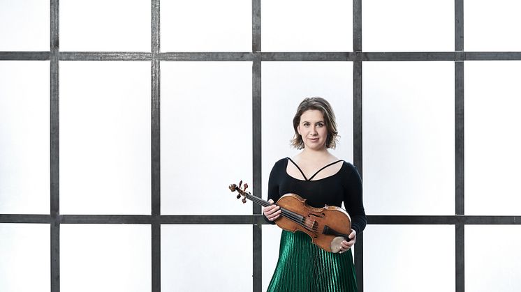 Violinisten Chloë Hanslip spelar B. Tommy Anderssons ”Hommage till Michelangelo”