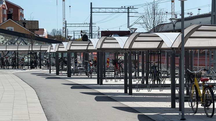 Seagull cykeltak, dubbelriktade. Design Kristofer Hansén. Jacobsbergs Centrum. Foto: Lasse Olsson