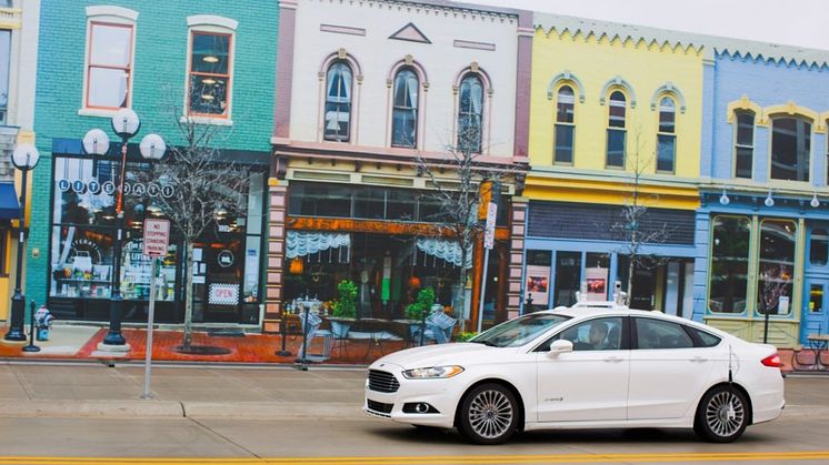 A Ford az első autógyártó, amely az Mcity-ben, a Michigan Egyetem városi forgalmat szimuláló területén teszteli önállóan működő autóit