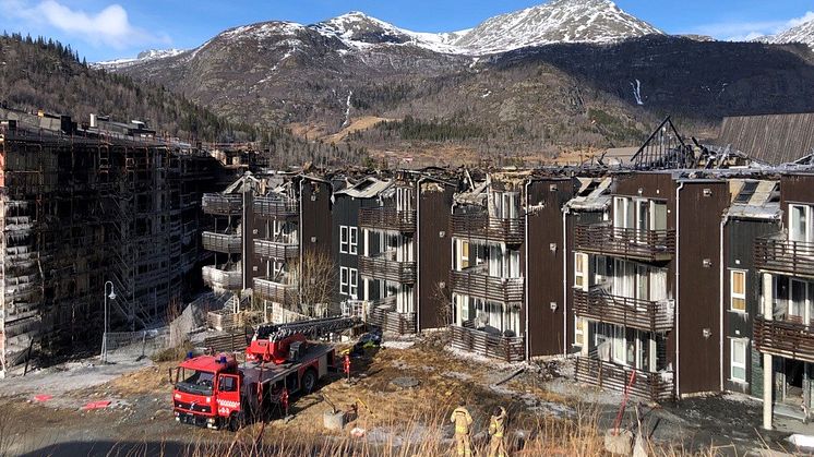 Det er alt for tidlig å spekulere i summer, men ﻿Gjensidige mener at brannen høyst sannsynlig vil koste mer enn 100 millioner kroner.