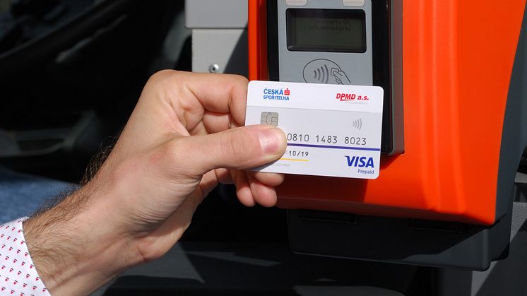 Děčín má vlastní platební kartu, lze s ní platit bezkontaktně za městskou dopravu i v obchodech