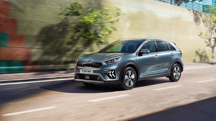 kia_niro_phev_my20_3_4_front_driving_14987_87847.jpg