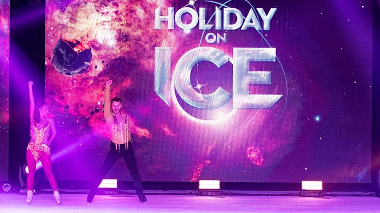 HOLIDAY ON ICE feiert Saisoneröffnung: spektakuläre Star-Performance von Sarah Lombardi und Joti Polizoakis
