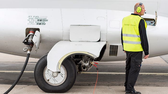 Fueling with biofuel at Swedish airport. Photo: BRA