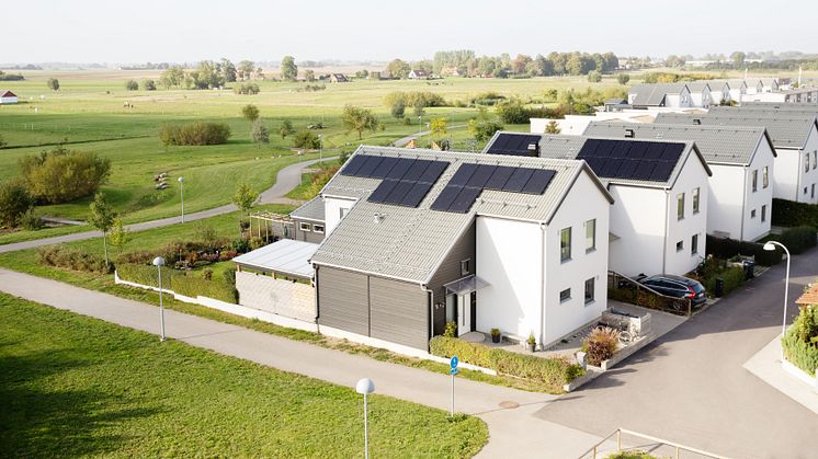 Villa med solceller och moderna energimätare