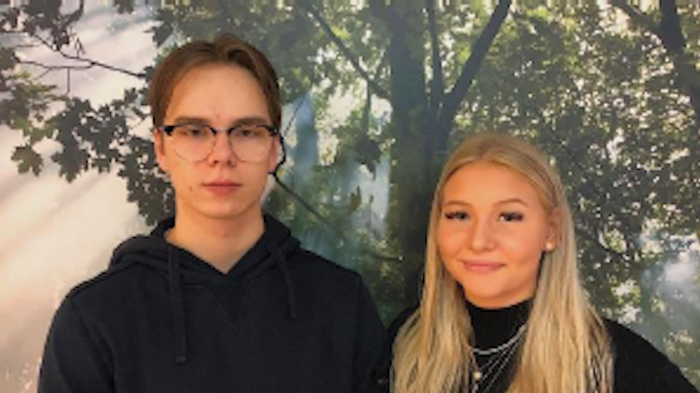 Rasmus Karlsson och Ella Selander (elever på Lindeskolan) driver UF-företaget Cityhareservice.