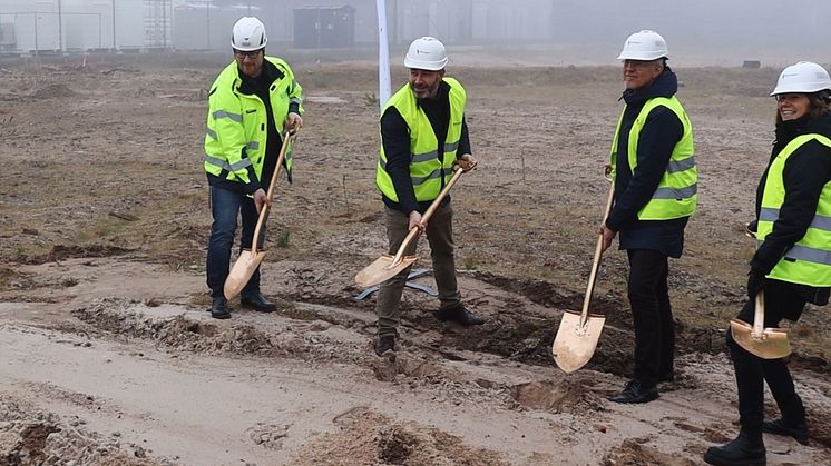 Från vänster till höger: Daniel Malm, regionchef på BAB - Christian Orsing, kommunstyrelsens ordförande i Helsingborg - Mats Panther, vice ordförande i byggande styrelse och Johanna Frelin, vd på Riksbyggen.