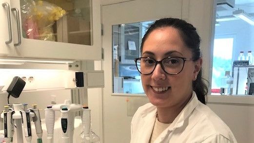 Günes Uysal, laboratorieingenjör på Scandinavian Biopharma