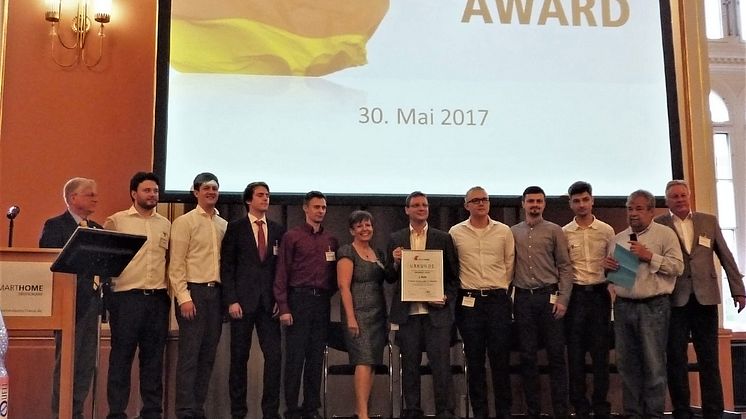 Das TH-Team gemeinsam mit den Organisatoren des SmartHome Deutschland Awards und der Jury-Vorsitzenden Professorin Birgit Wilkes.