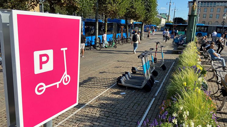 Parkeringsruta för elsparkcyklar på Gustav Adolfs torg. Bild Göteborgs Stad