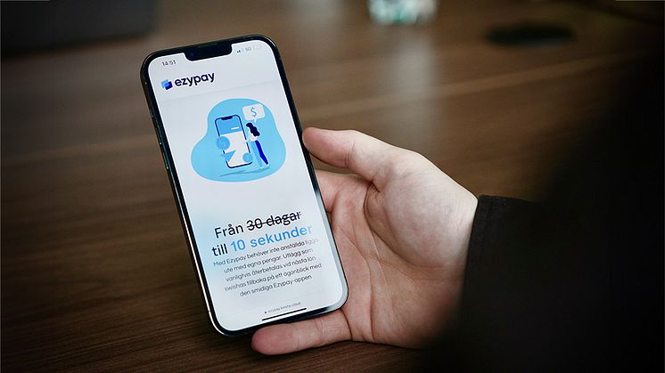 Från 30 dagar till 10 sekunder: med Ezypay behöver inte anställda ligga ute med egna pengar. Utlägg som vanligtvis återbetalas vid nästa lön swishas tillbaka på ett ögonblick med den smidiga Ezypay-appen.