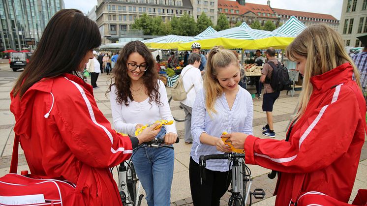 Start der Aktion "Wir kaufen hier." auf dem Wochenmarkt Leipzig - Foto: Andreas Schmidt 
