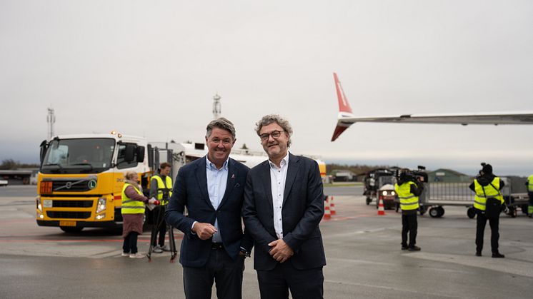 Vasemmalta: Norwegianin konsernijohtaja Geir Karlsen ja Aalborgin lentoaseman toimitusjohtaja Niels Hemmingsen.