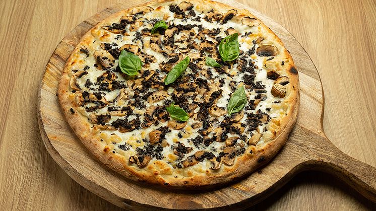 mnd-bluegaz-svamp-pa-grillen-pizza-bianco-med-tryffel-och-svamp