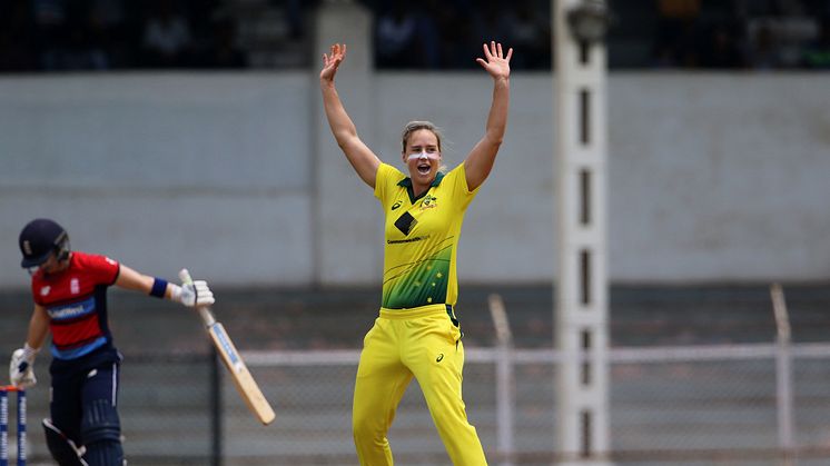 Ellyse Perry appeals for the wicket of Tammy Beaumont (Image: BCCI)