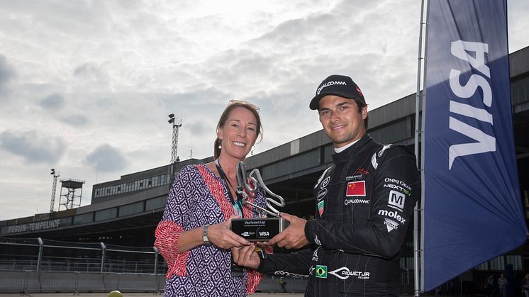 Formel-E - Nelson Piquet Jr. mit Suzy Brown von Visa Europe