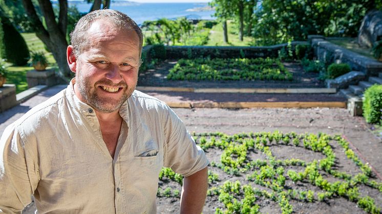 John Taylor har lett planeringen och utsättningen av Wahlmans knot garden vid Tjolöholms slott. Foto: Kajsa Sjölander