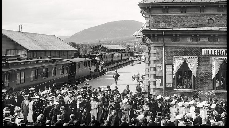 Lillehammer stasjon under kroningsreisen i 1906.