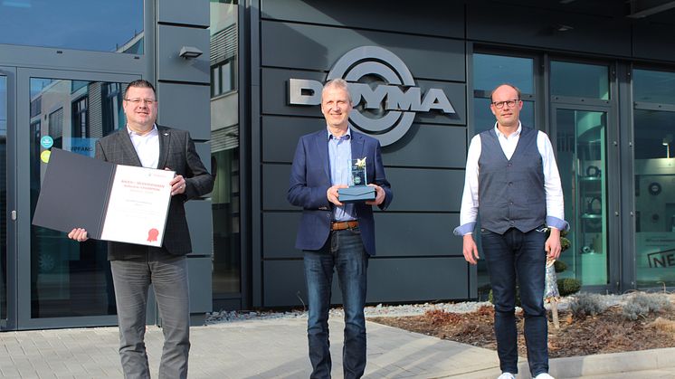 Übergabe des hagebau Champions Award 2020 bei DOYMA in Oyten: (v.l.n.r) Markus Hirsch, Vertriebsleitung, Frank Erdt, Geschäftsleitung Vertrieb, Frank Große von der hagebau Handelsgesellschaft für Baustoffe mbH & Co. KG