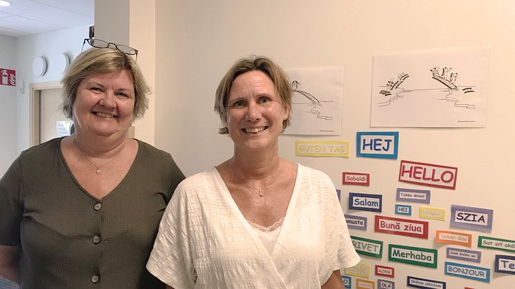 Projektledare Pia Forsberg och förskolechef Annika Selander, på förskolan Körsbäret,  som arbetar intensivt med att stärka barns rättigheter och främja integration med hjälp av projektet Bygga Broar.