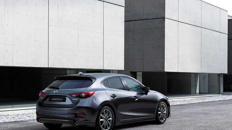 Mazda3 Optimum i färgen Machine Grey metallic