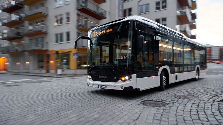 Die neue Busgeneration von Scania spart direkt auf mehreren Wegen Kraftstoff, da sowohl das Fahrgestell als auch der Aufbau deutlich leichter ausgelegt sind als zuvor.