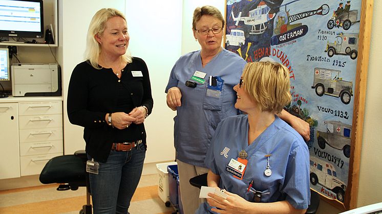 Enhetschef Catarina Pommer (t v) gläds åt de goda resultaten tillsammans med Lena Widlund och Malin Gustavsson.