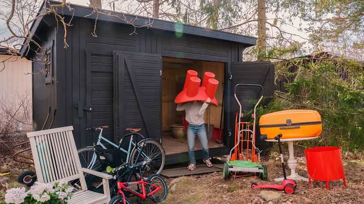 Medelsvensken har oanvända saker värda 16 000 kronor hemma.