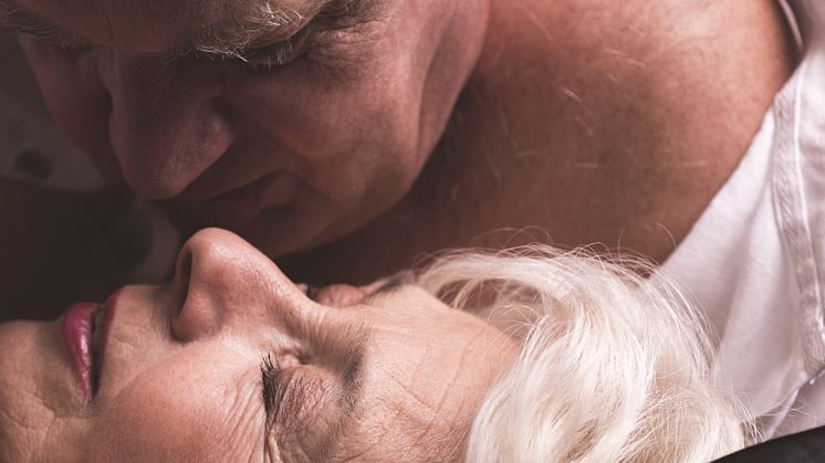 Drygt 2 av 5 seniorer är nöjda med sitt sexliv