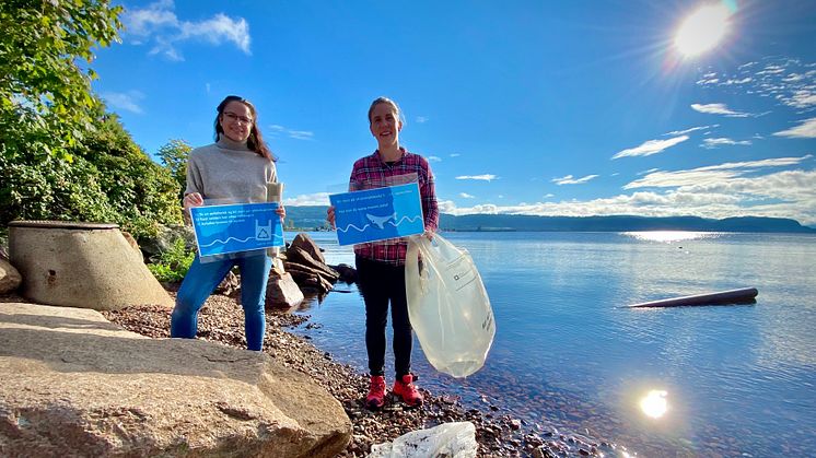 Katarina Ballari i Eidos og Gro Angeltveit i Lier kommune heier på alle som deltar på årets strandrydding. 