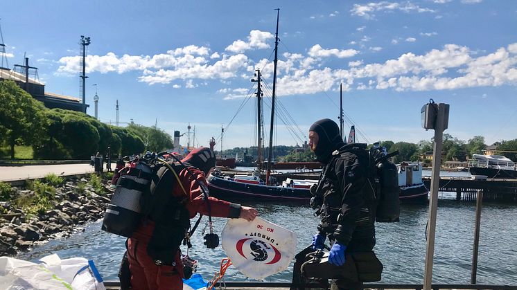 Dykning på Djurgården skapar uppmärksamhet för skräp i havet