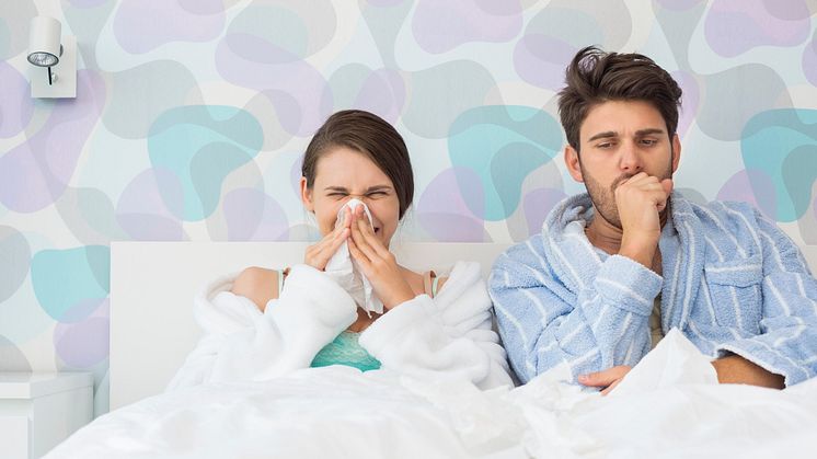 Eine Grippe im Sommer? Das muss nicht sein. Denn die sogenannte Sommergrippe ist in Wirklichkeit eine Erkältung. Und die lässt sich gut vermeiden: Mit dem Erkältungsspray algovir aus der Apotheke.