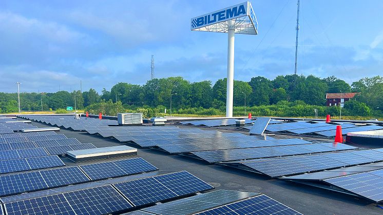 Til nå er 30 av Biltemas varehus utstyrt- og koblet til solceller. Hver uke installeres ytterligere 4-5 varehus og lagre.