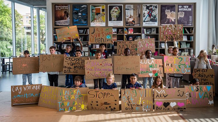 Bild: Peter Liversidge, Notes On Protesting, Stockholm, 2018. Foto: Andrzej Markiewicz