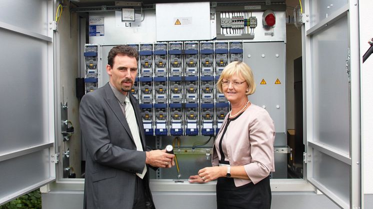 Rolf Stibler, Leiter Netzbau am Netzcenter Freilassing, und Ursula Jekelius, Regionalleiterin Oberbayern, stellten technologische Entwicklungen und klassische Netzbaumaßnahmen vor (v.l.).